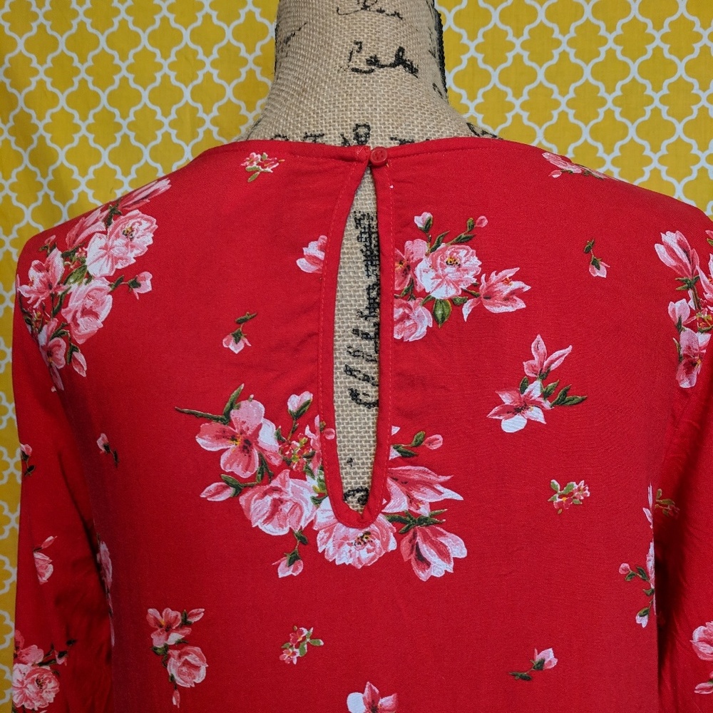 💋 H&M Floral Red Ruffle Shirt 💋